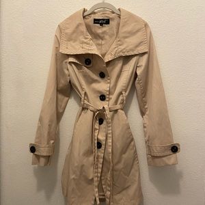The ever-popular trench coat.